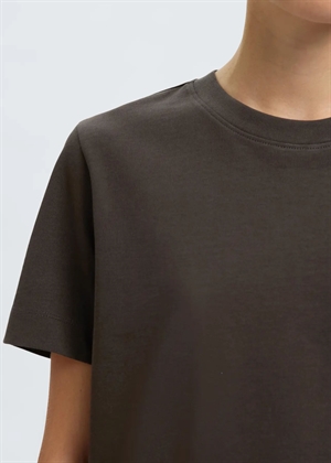 Essential ss boxy tee Delicioso Selected Femme 